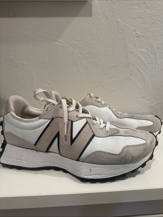 New Balance Shoes - New Balance White and Cream Retro Runner Sneakers